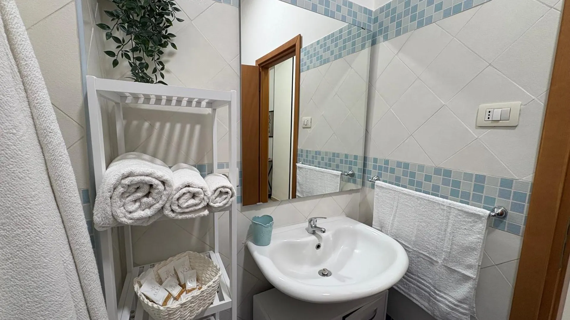 Luxia Apartment - Svincolo Messina Centro